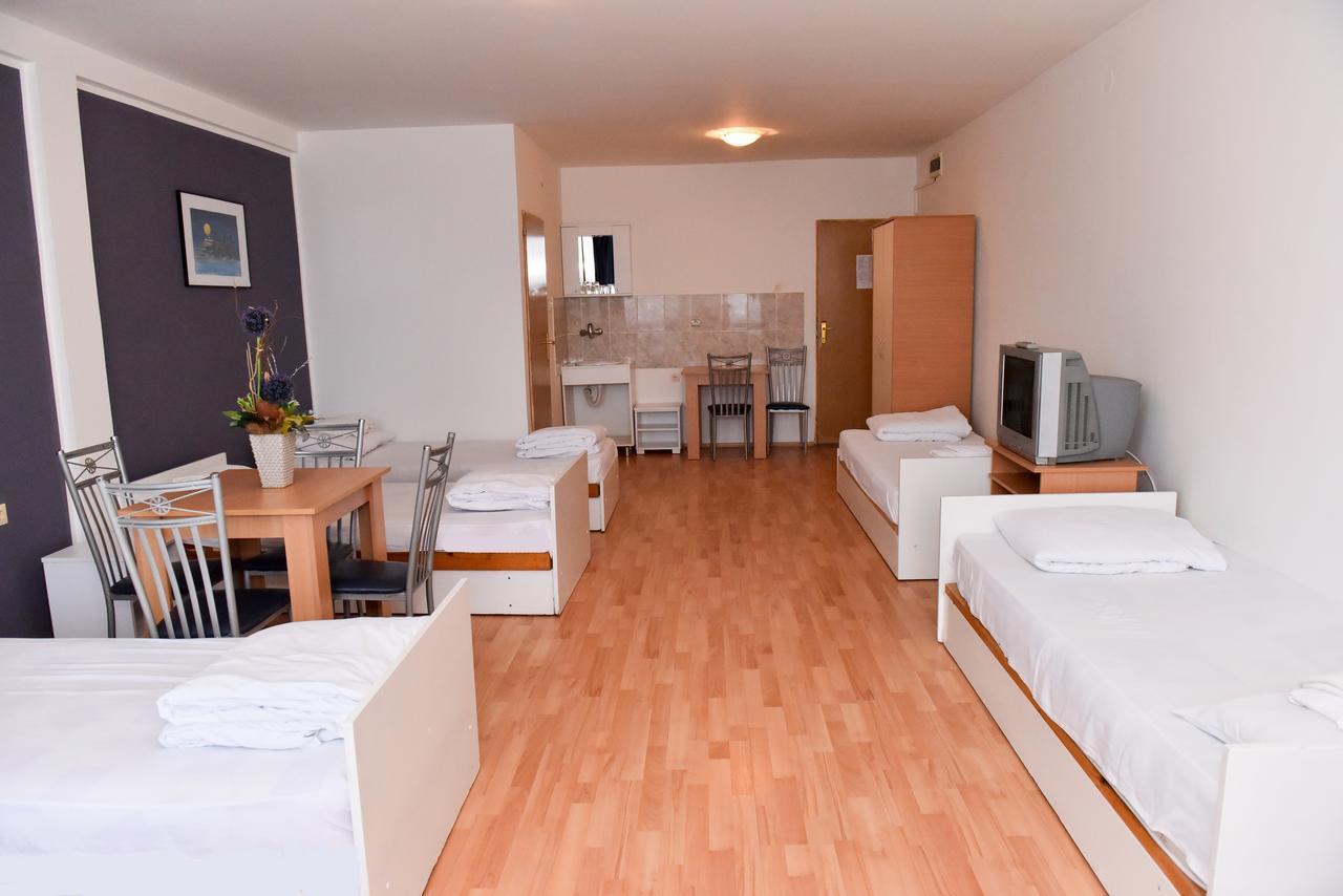 Hostel Milkaza Novi Sad Eksteriør bilde