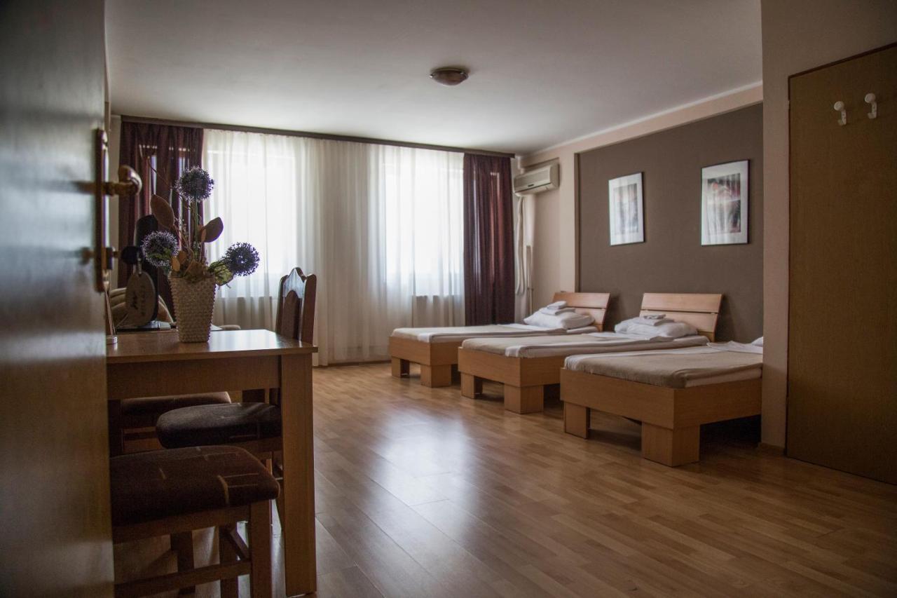 Hostel Milkaza Novi Sad Eksteriør bilde